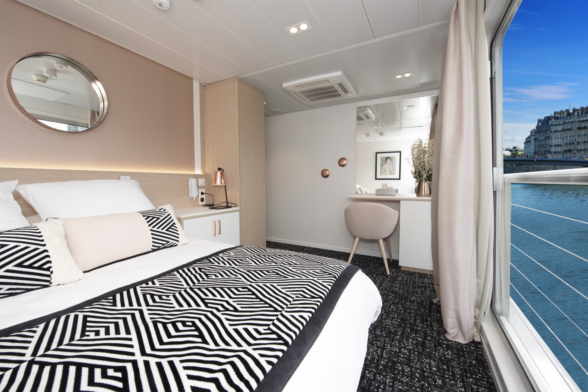CroisiEurope MS Renoir Cabin Superior 4.jpg